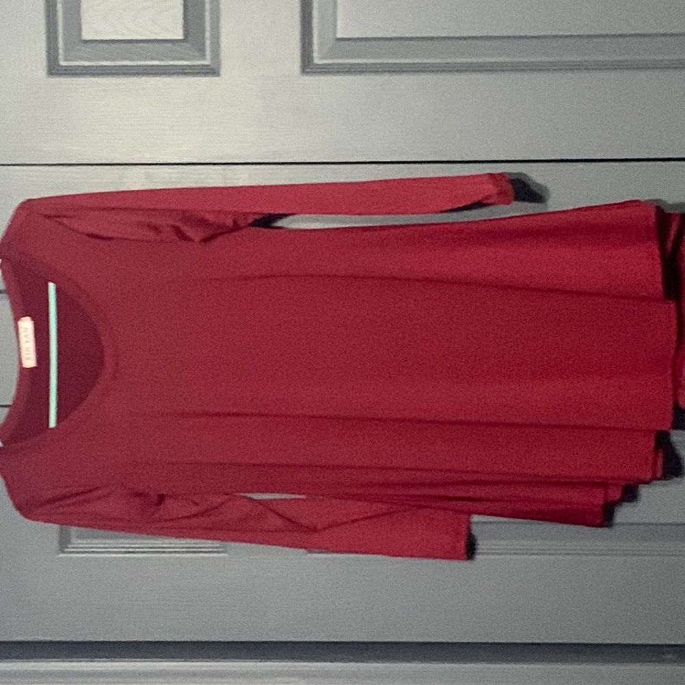 Burgundy long sleeve light weight midi dress. B14